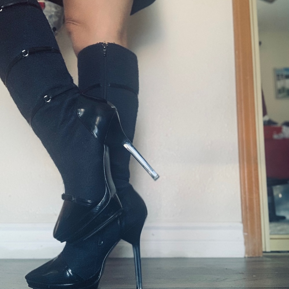 Boots - Picture 4 of 5
